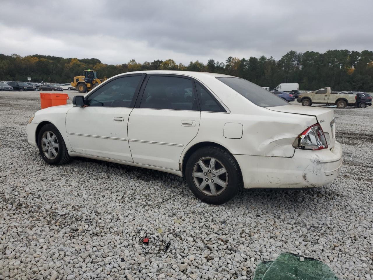 2000 Toyota Avalon - Image 2