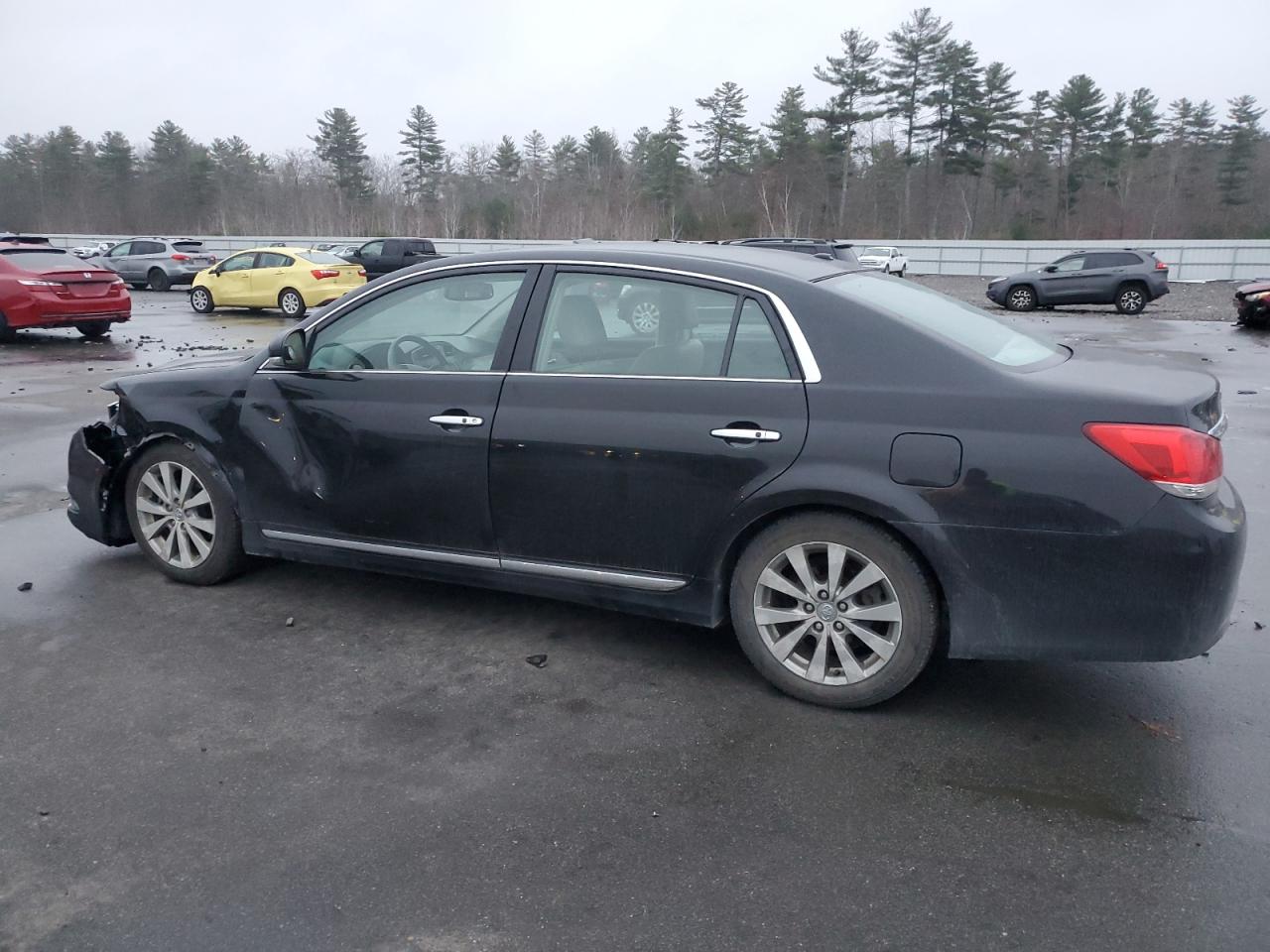2011 Toyota Avalon - Image 2