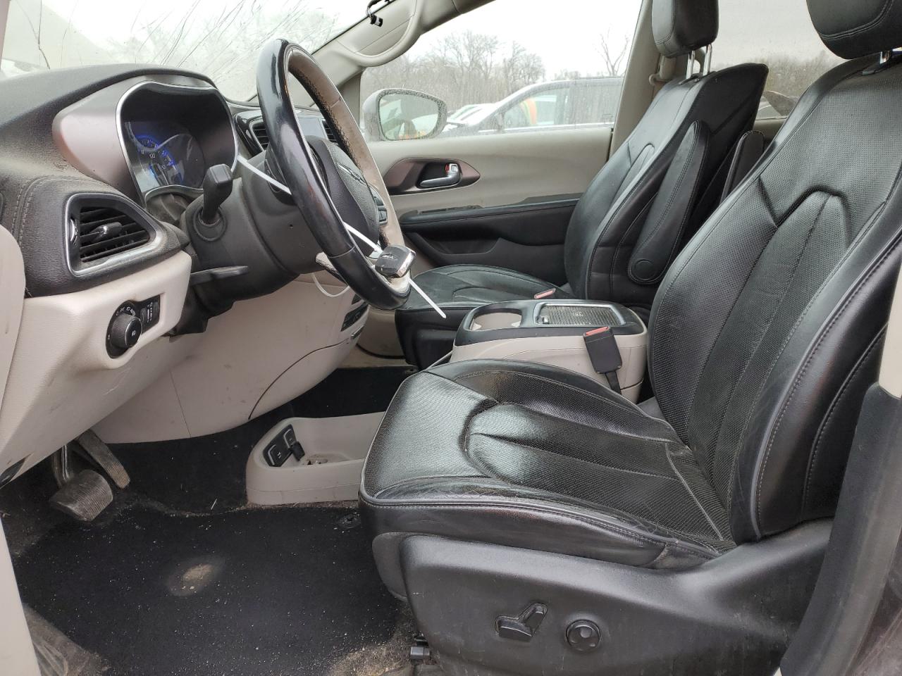 2017 Chrysler Pacifica - Image 7