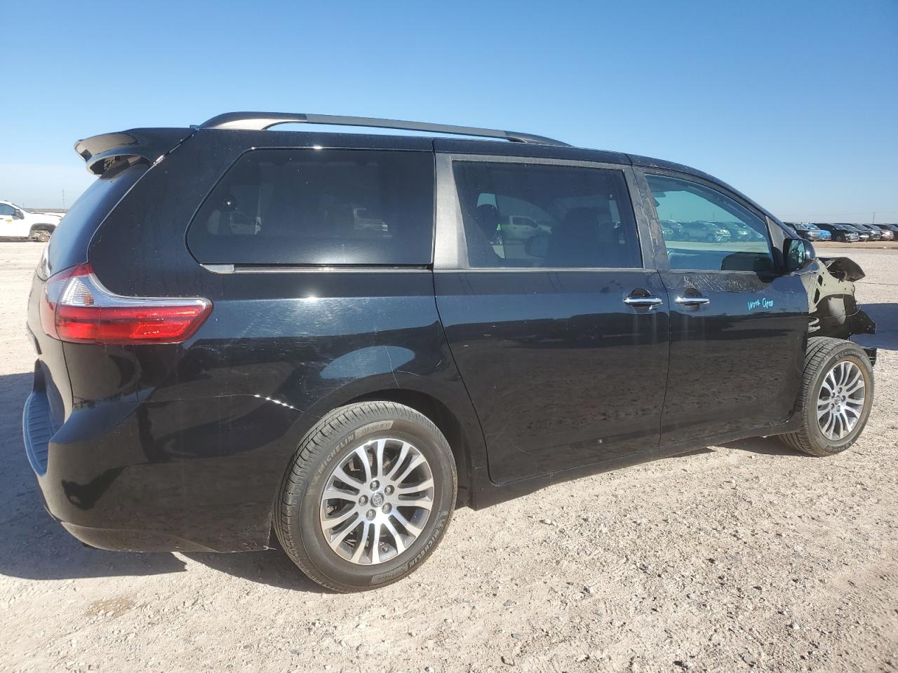 2019 Toyota Sienna - Image 3
