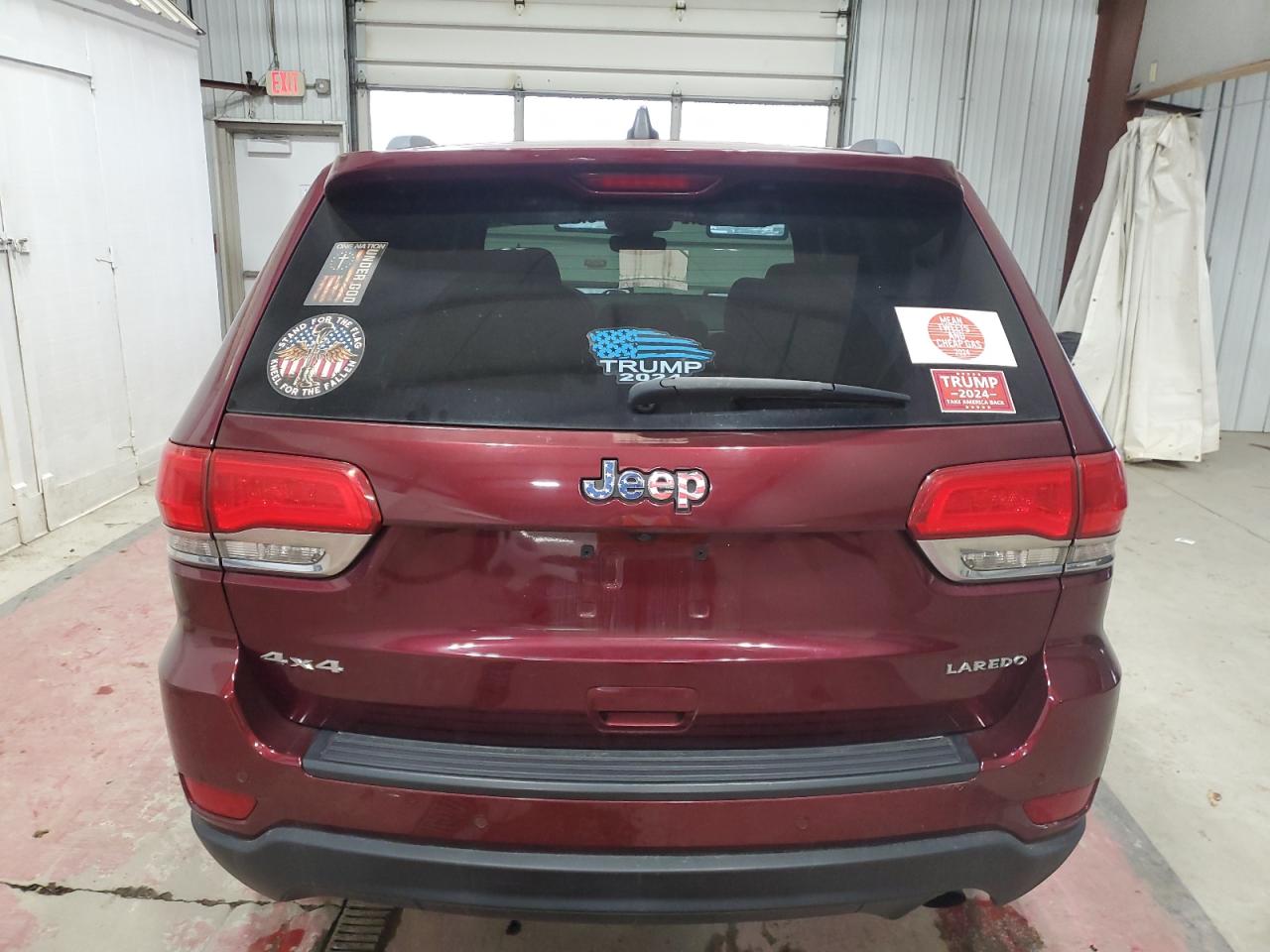 2017 Jeep Grand Cherokee - Image 6