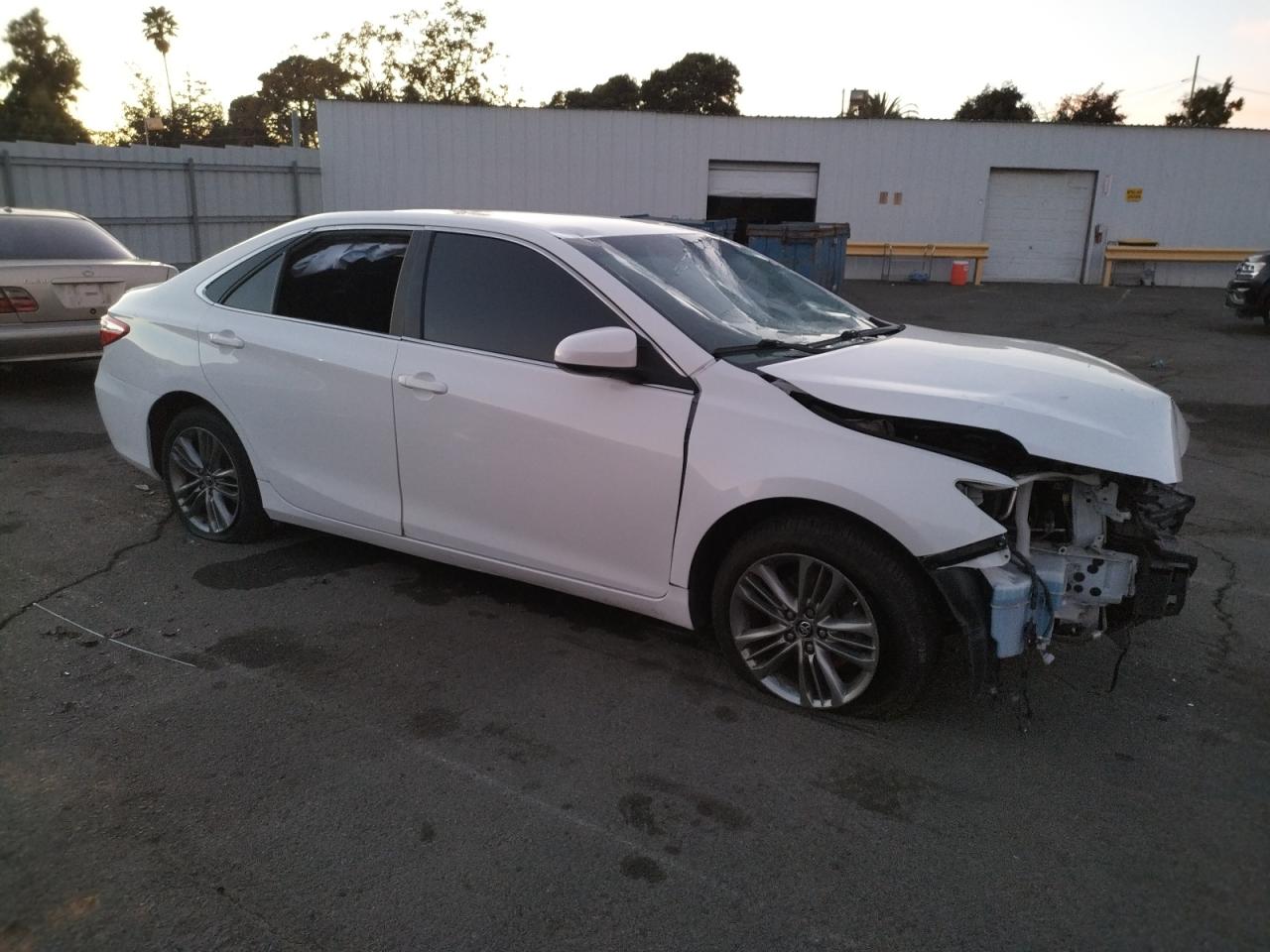 VIN 4T1BF1FK2GU147022 2016 TOYOTA CAMRY no.4