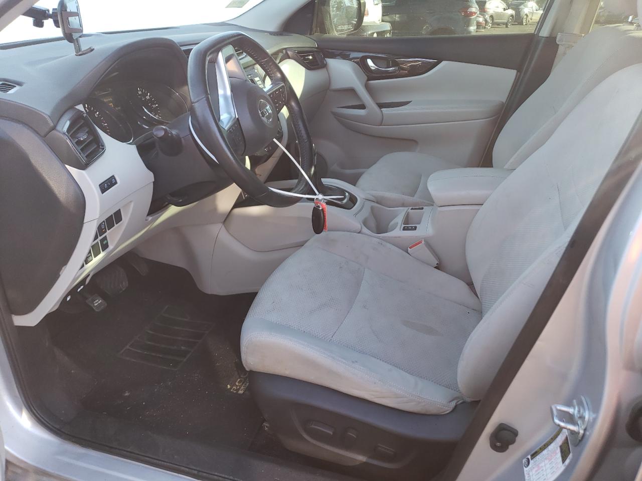 2018 Nissan Rogue - Image 7