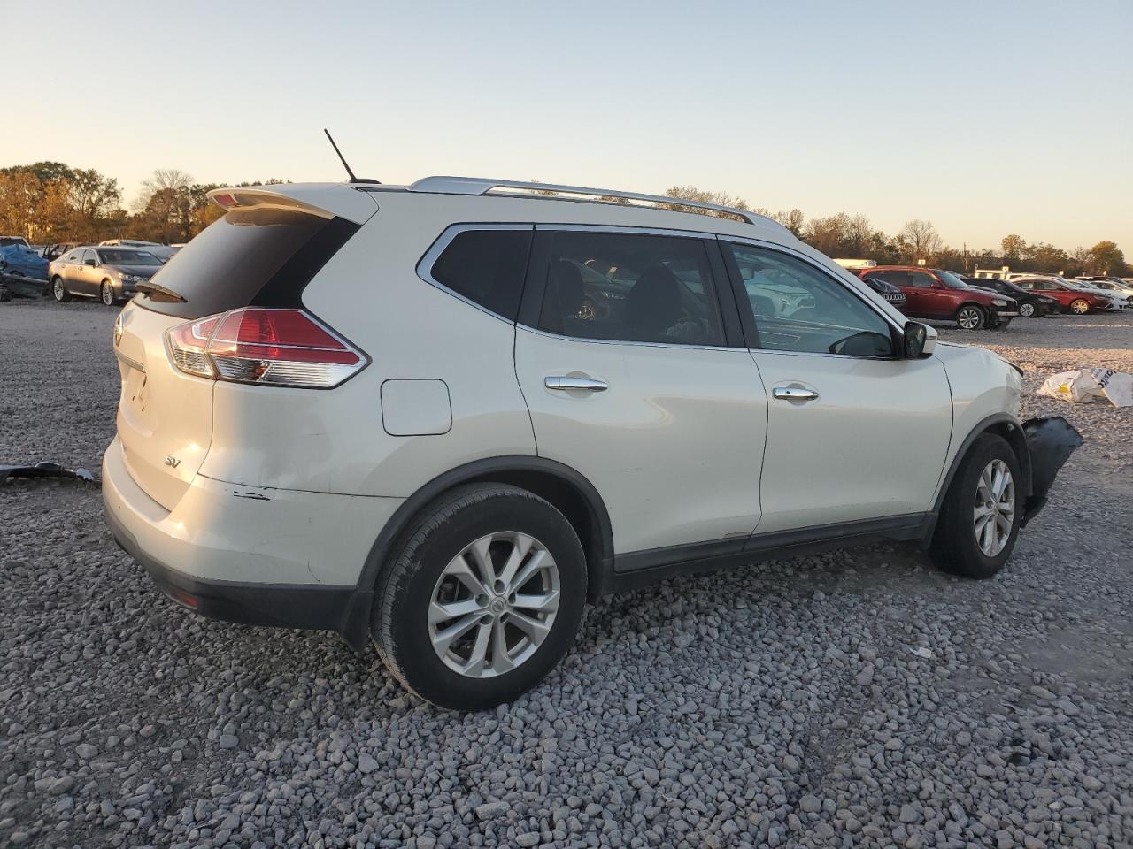 2016 Nissan Rogue - Image 3