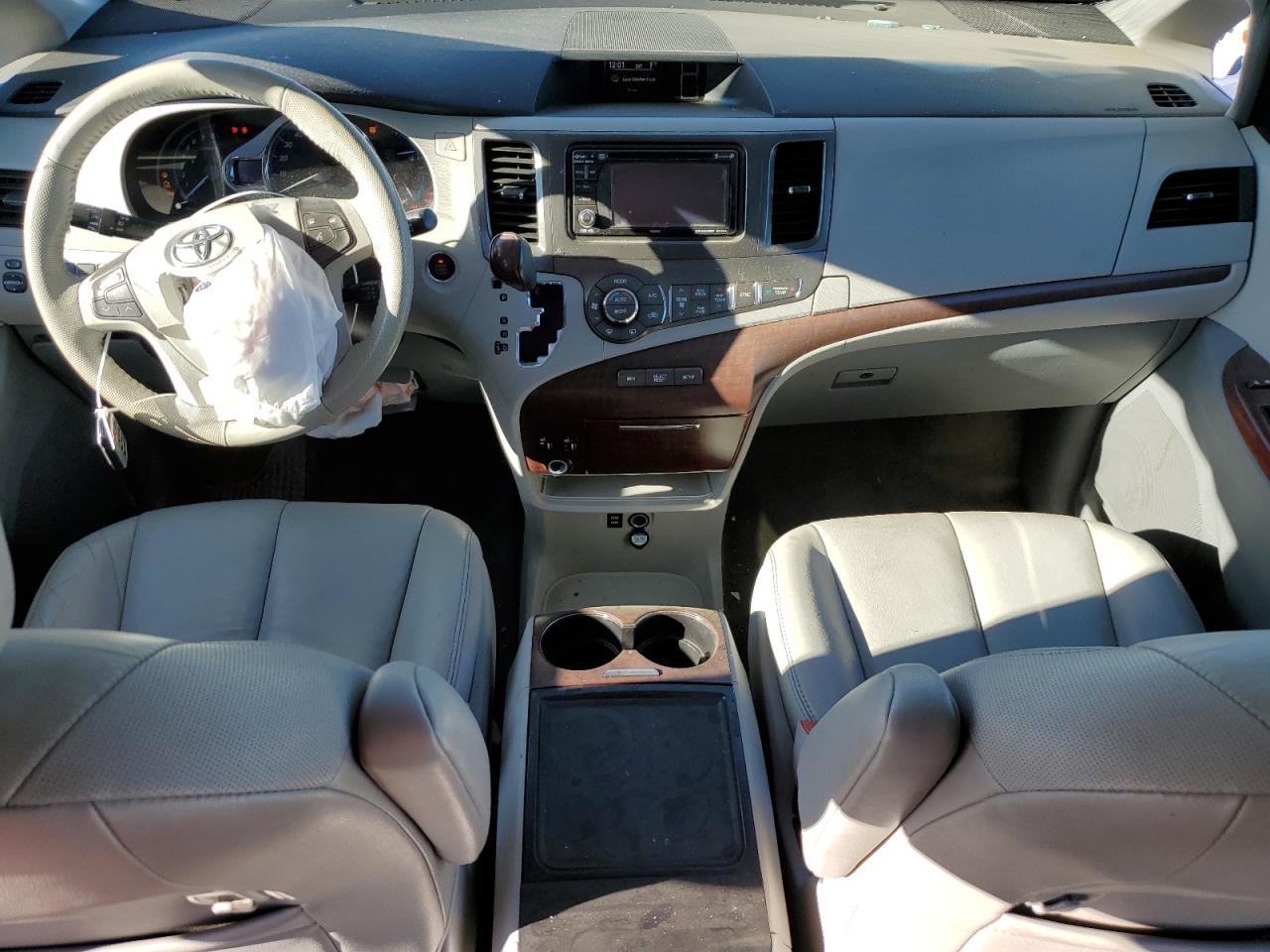 2014 Toyota Sienna - Image 8