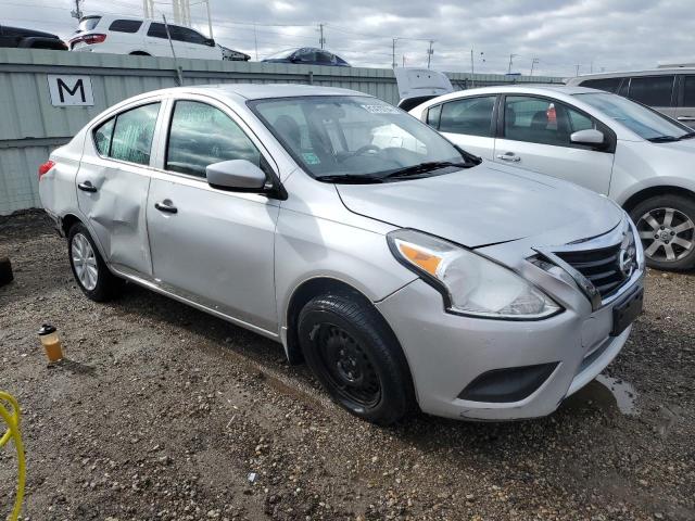  NISSAN VERSA 2016 Srebrny