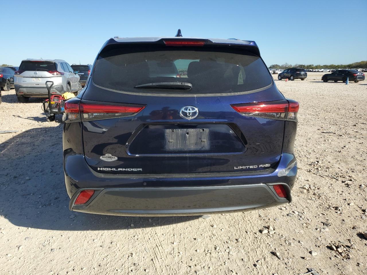2022 Toyota Highlander - Image 6