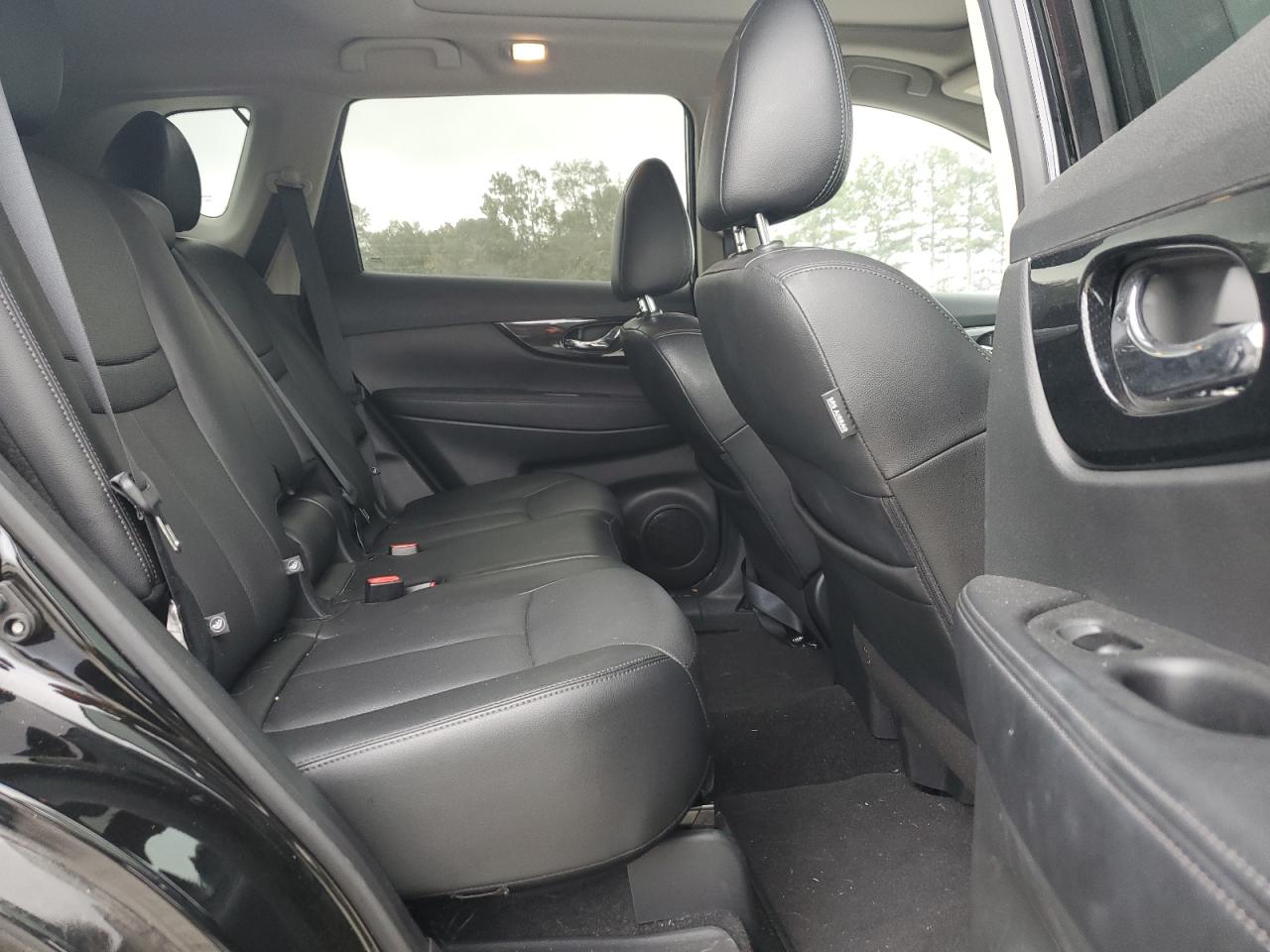 2019 Nissan Rogue - Image 11