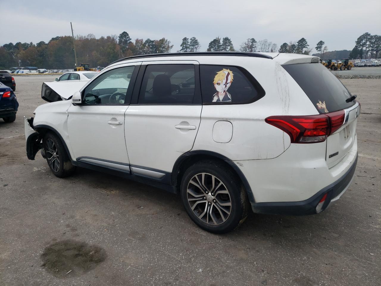 2016 Mitsubishi Outlander - Image 2
