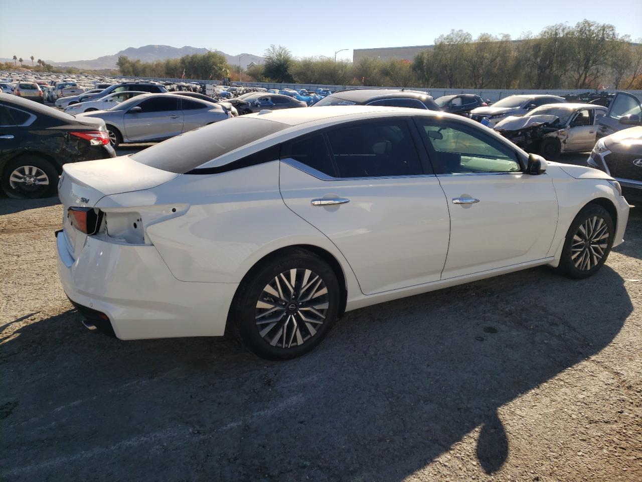2024 Nissan Altima - Image 3