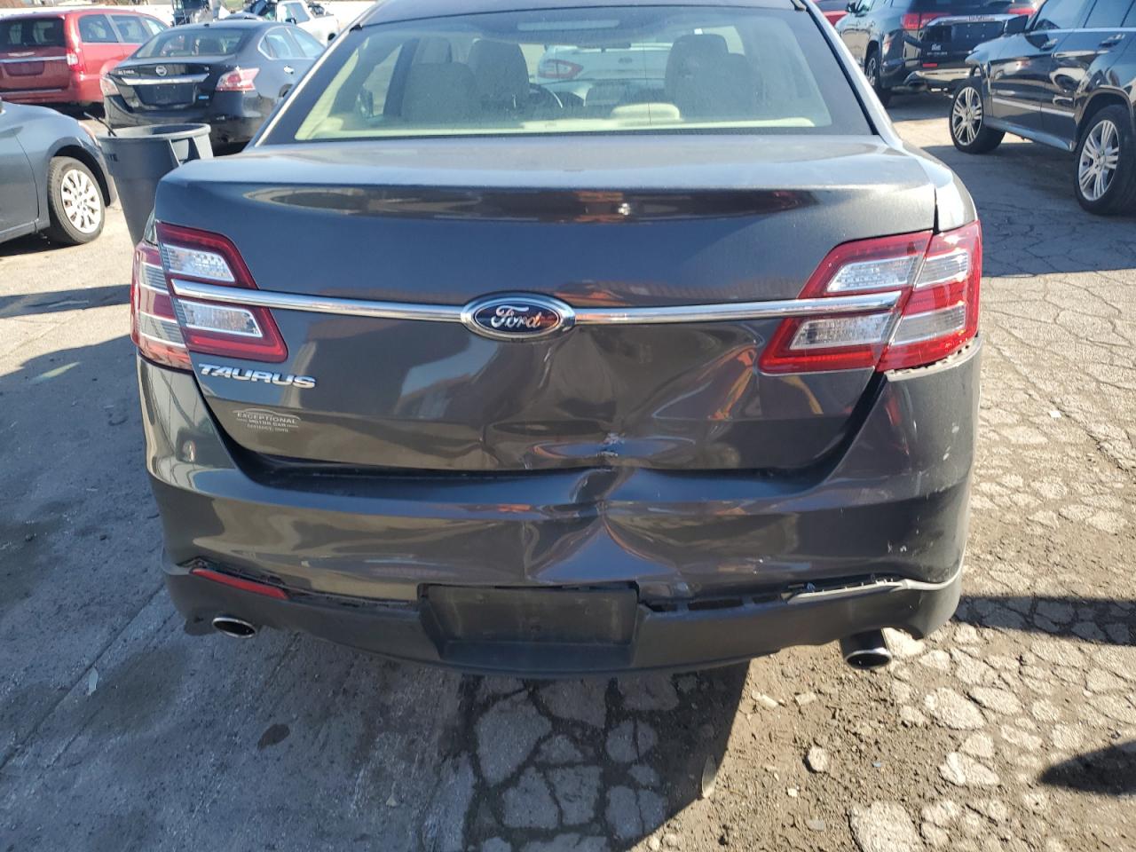 2017 Ford Taurus - Image 6