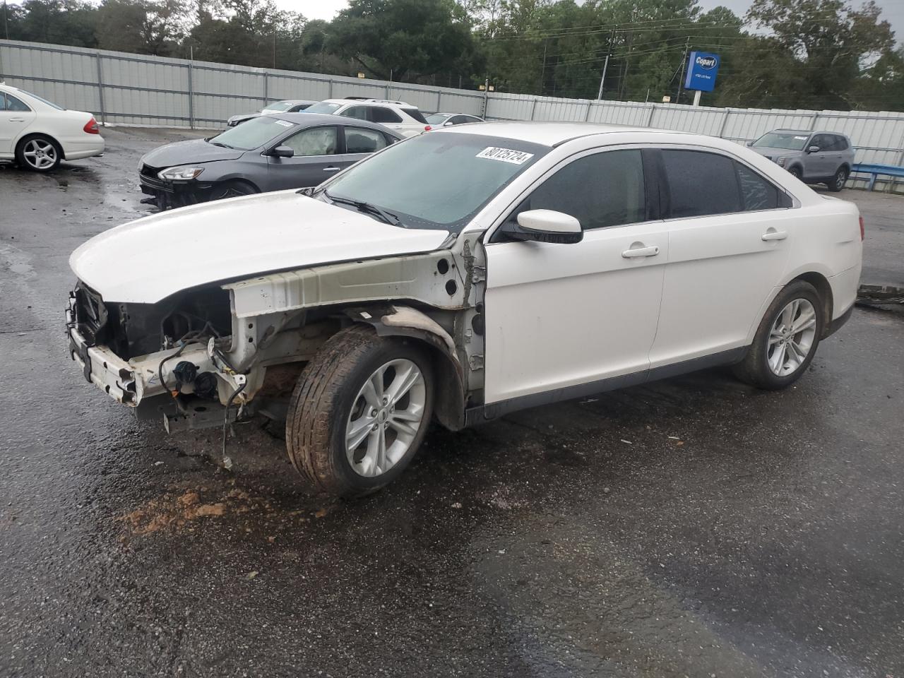 2017 Ford Taurus - Image 1