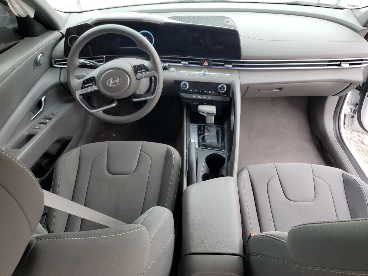 2024 Hyundai Elantra - Image 8