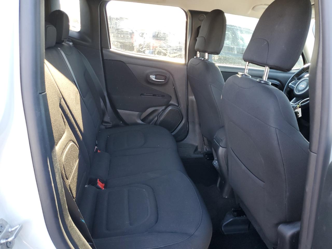 2019 Jeep Renegade - Image 11