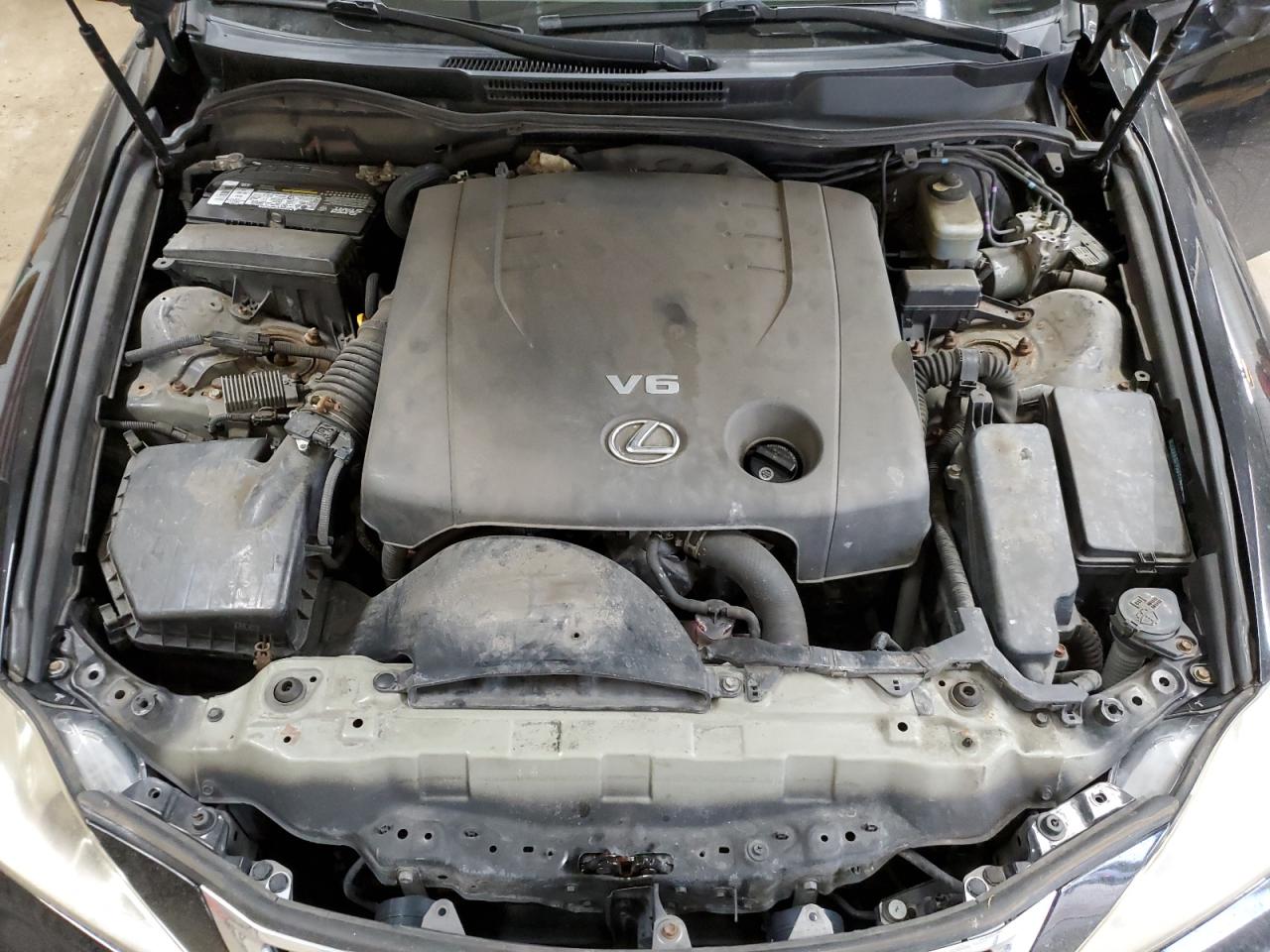 2010 Lexus IS - Image 13