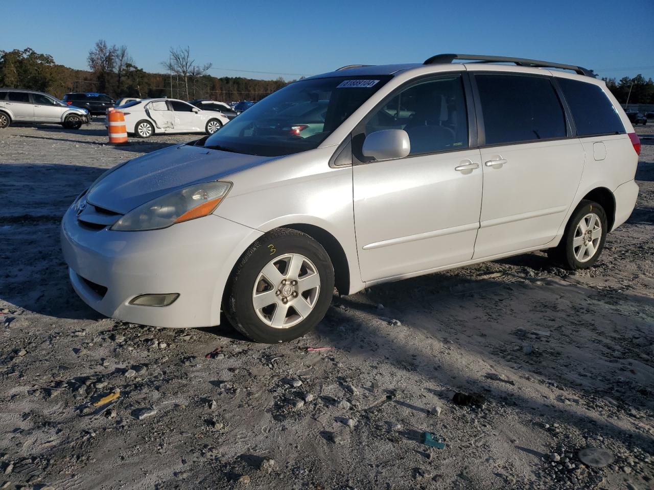2007 Toyota Sienna - Image 1