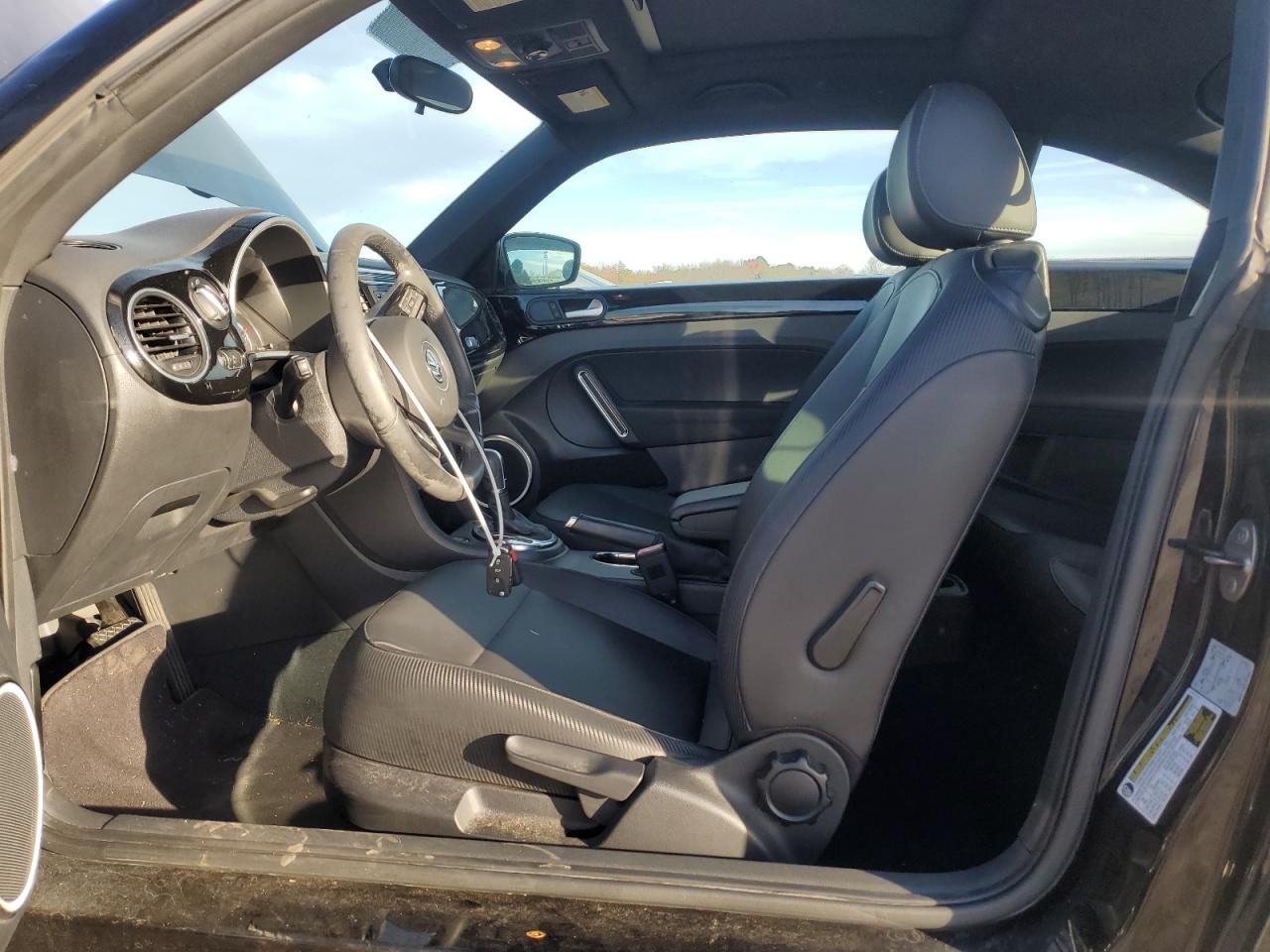 2014 Volkswagen Beetle - Image 7