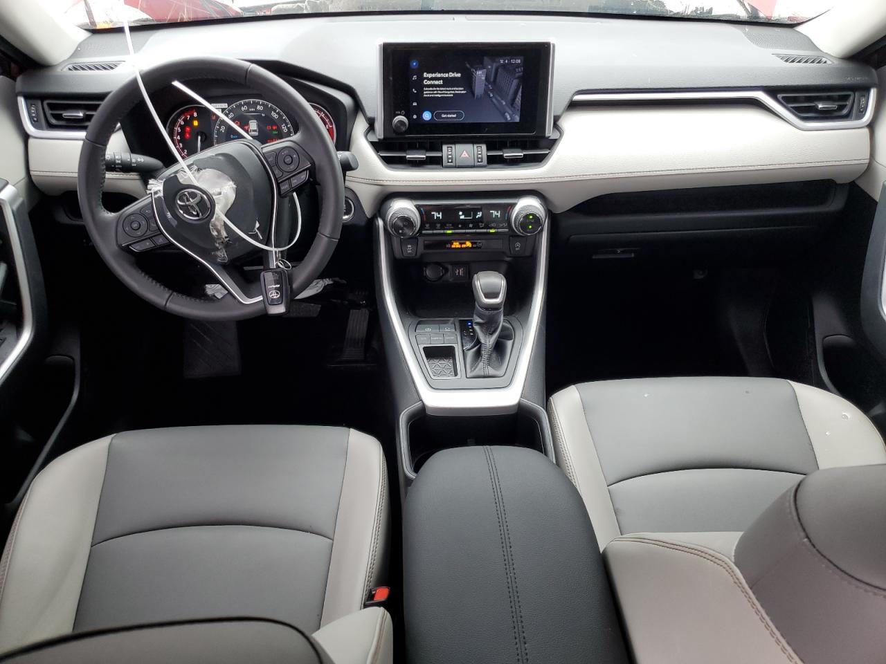 2023 Toyota RAV 4 - Image 8