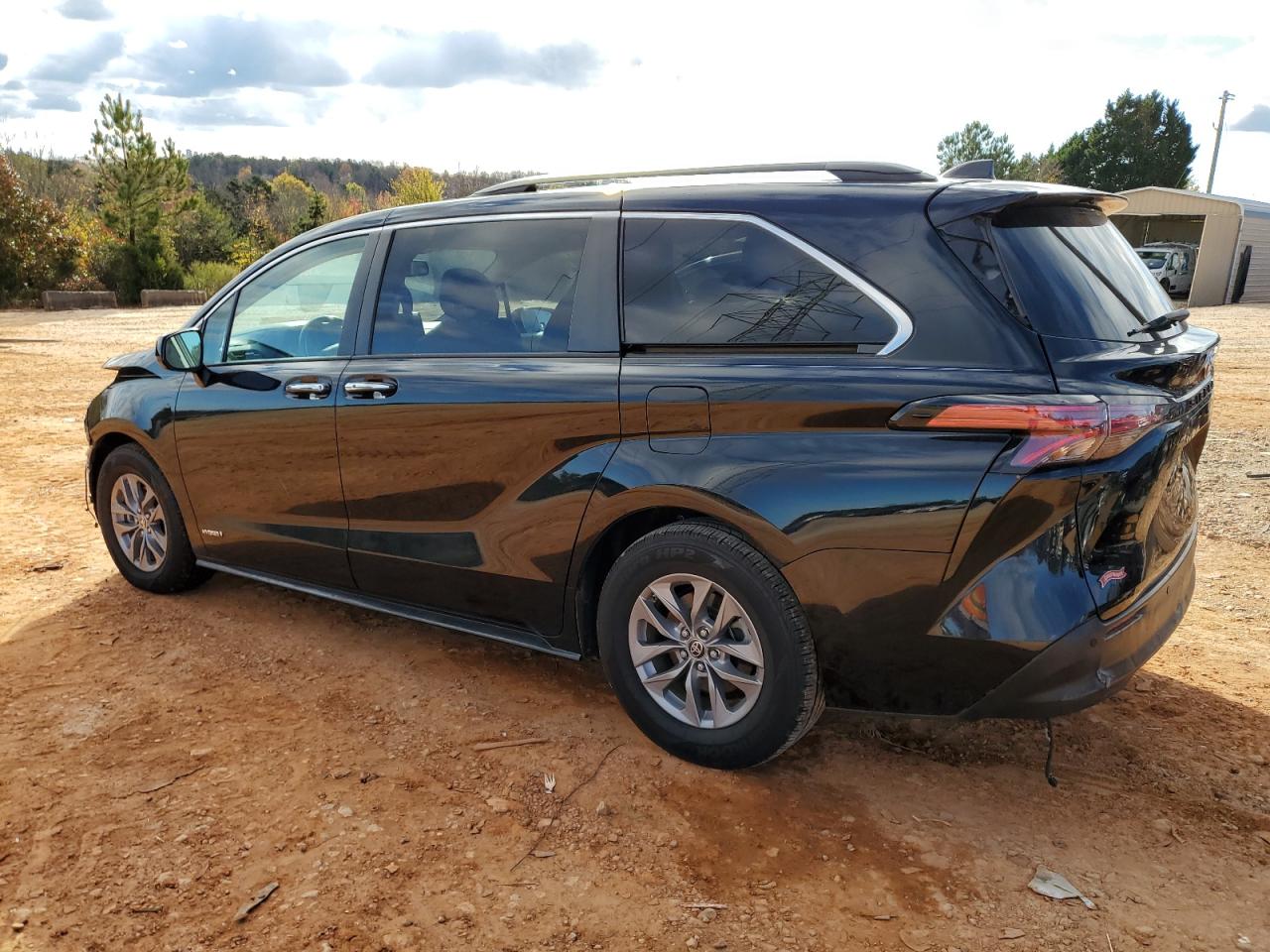 2021 Toyota Sienna - Image 2