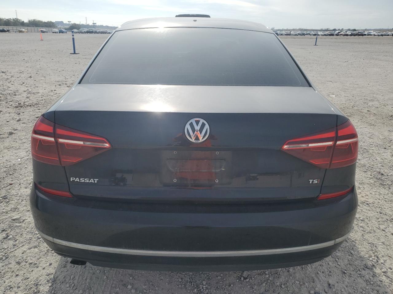 VIN 1VWAA7A31JC049997 2018 VOLKSWAGEN PASSAT no.6