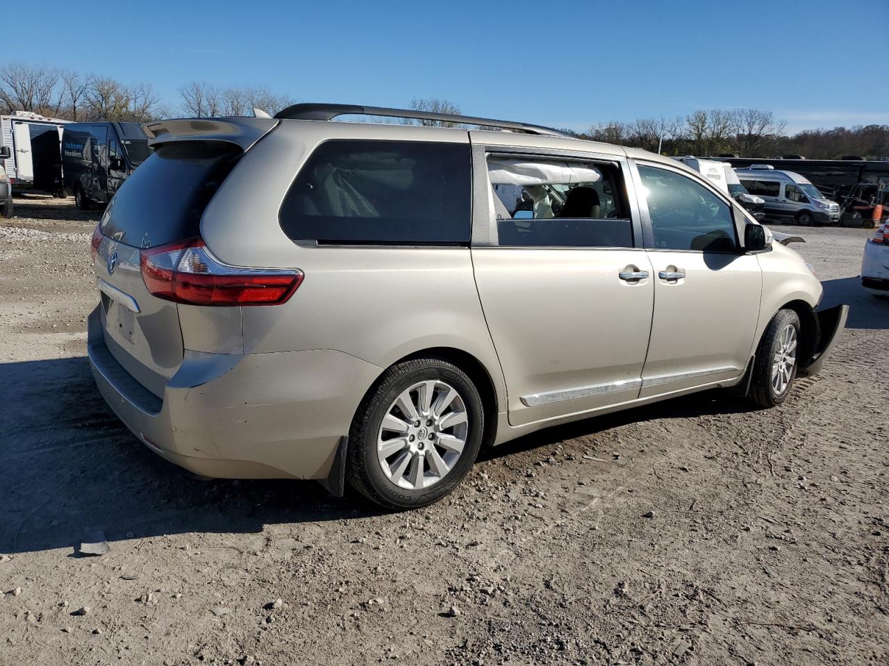 2015 Toyota Sienna - Image 3