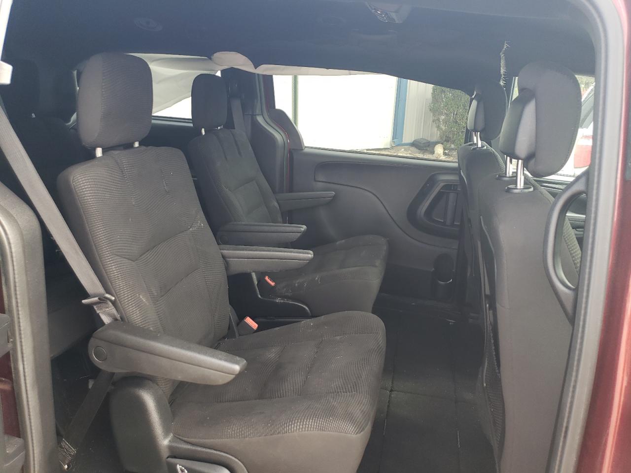 2020 Dodge Caravan - Image 11