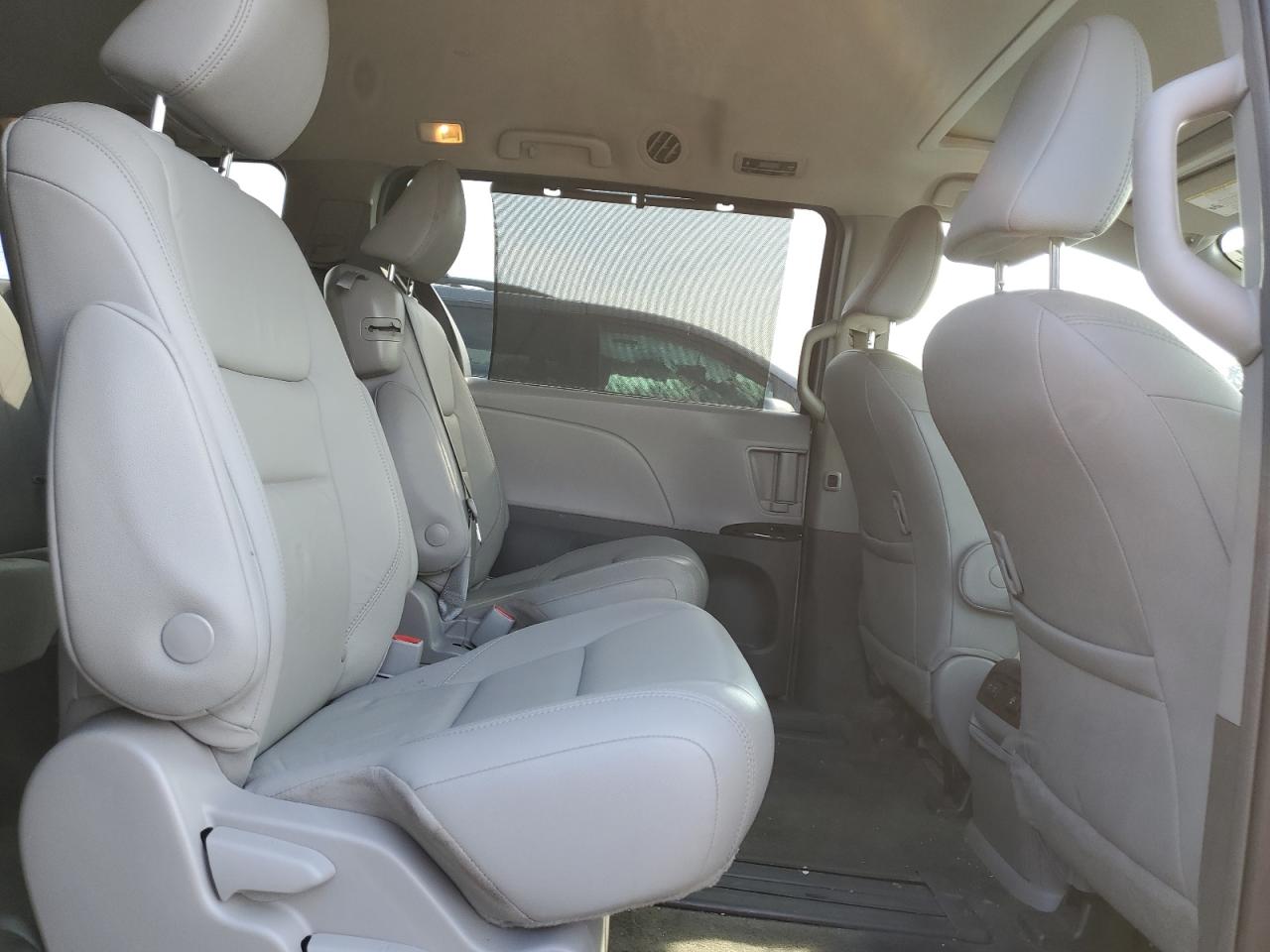 2019 Toyota Sienna - Image 11