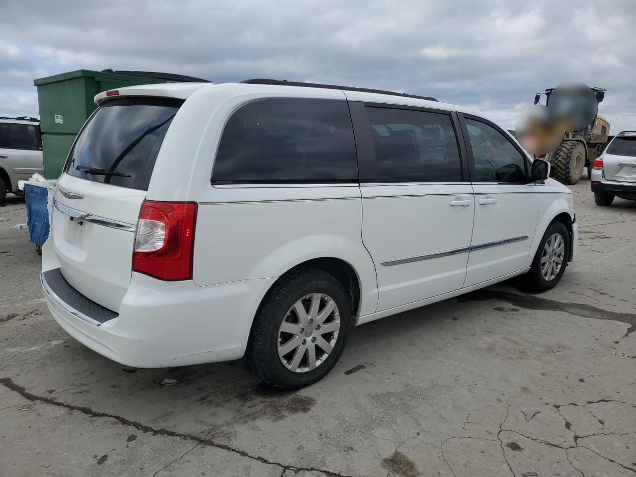 2014 Chrysler Town & Country - Image 3