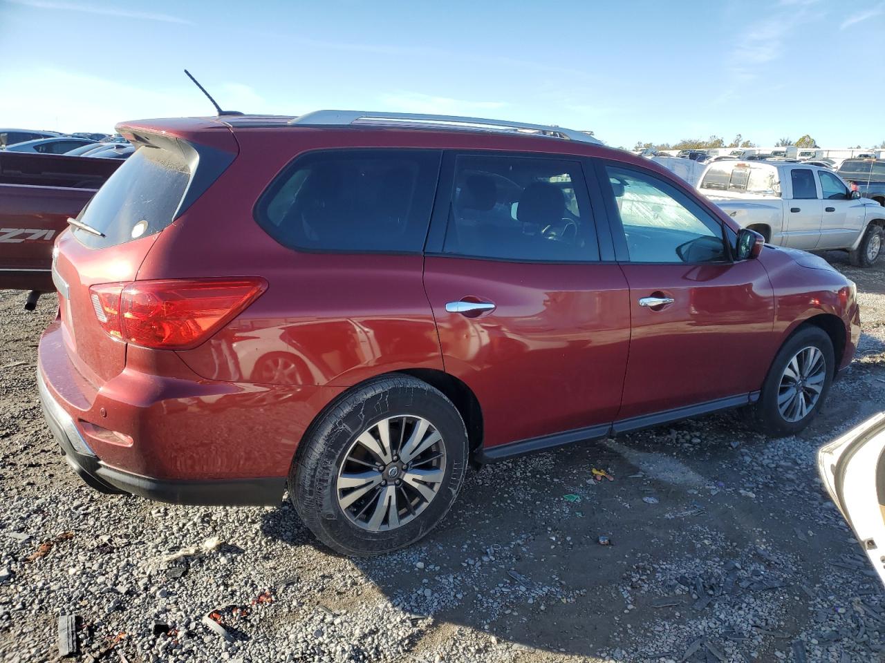 2017 Nissan Pathfinder - Image 3