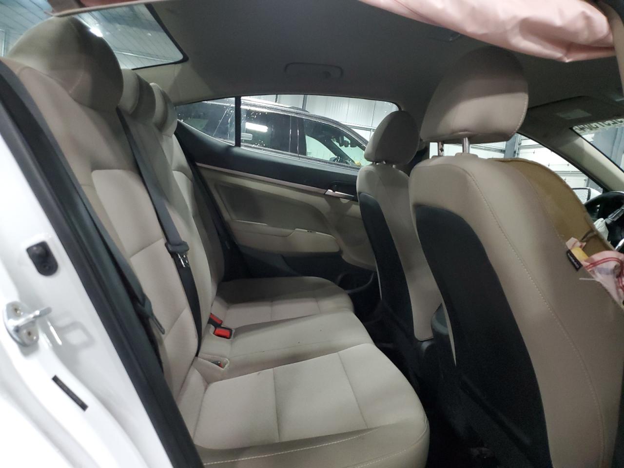 2019 Hyundai Elantra - Image 10