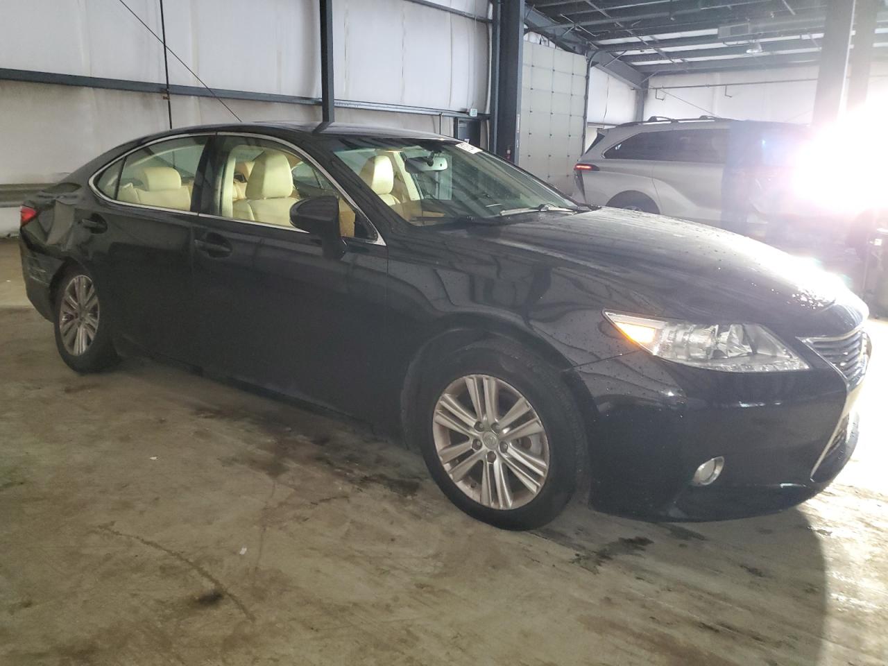 2015 Lexus ES - Image 4