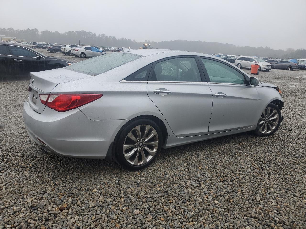 2011 Hyundai Sonata - Image 3
