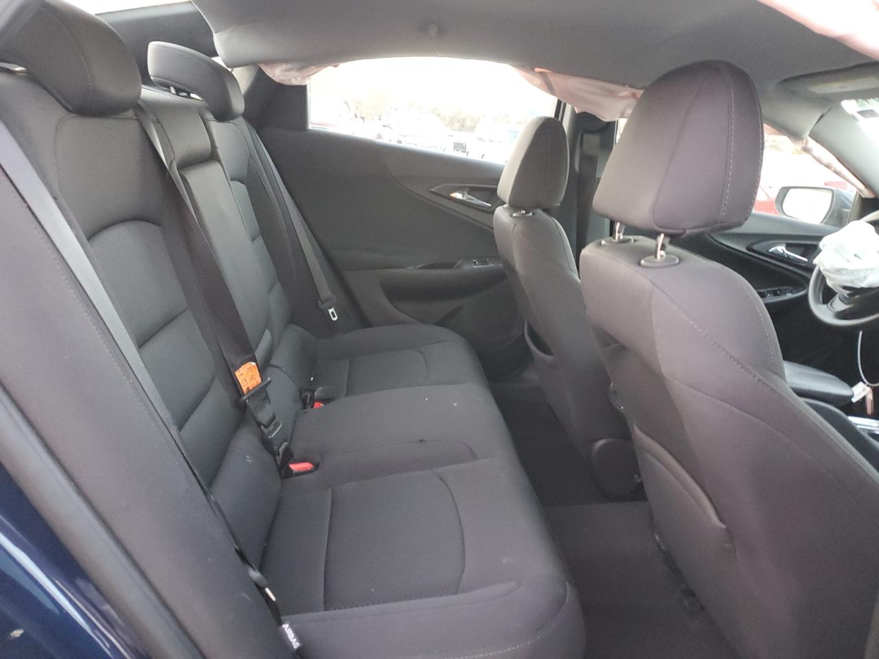 2017 Chevrolet Malibu - Image 10