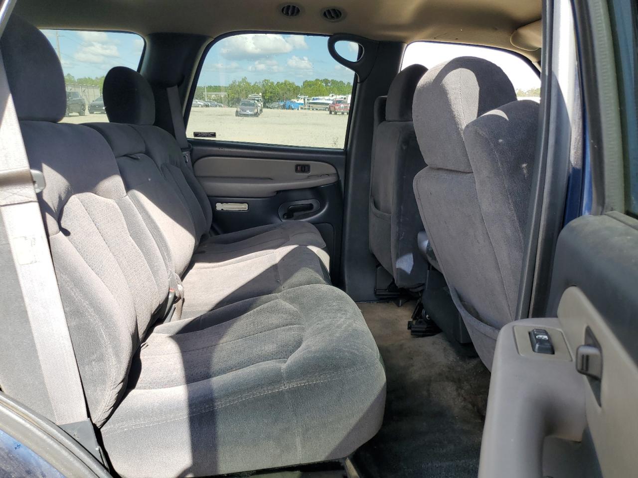 2002 Chevrolet Tahoe - Image 11