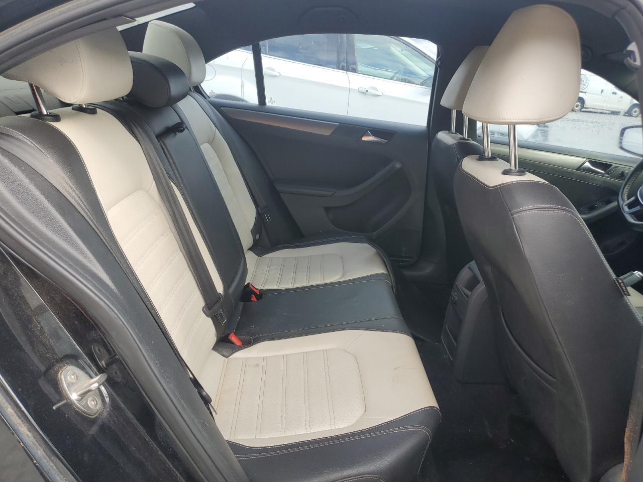 2016 Volkswagen Jetta - Image 10
