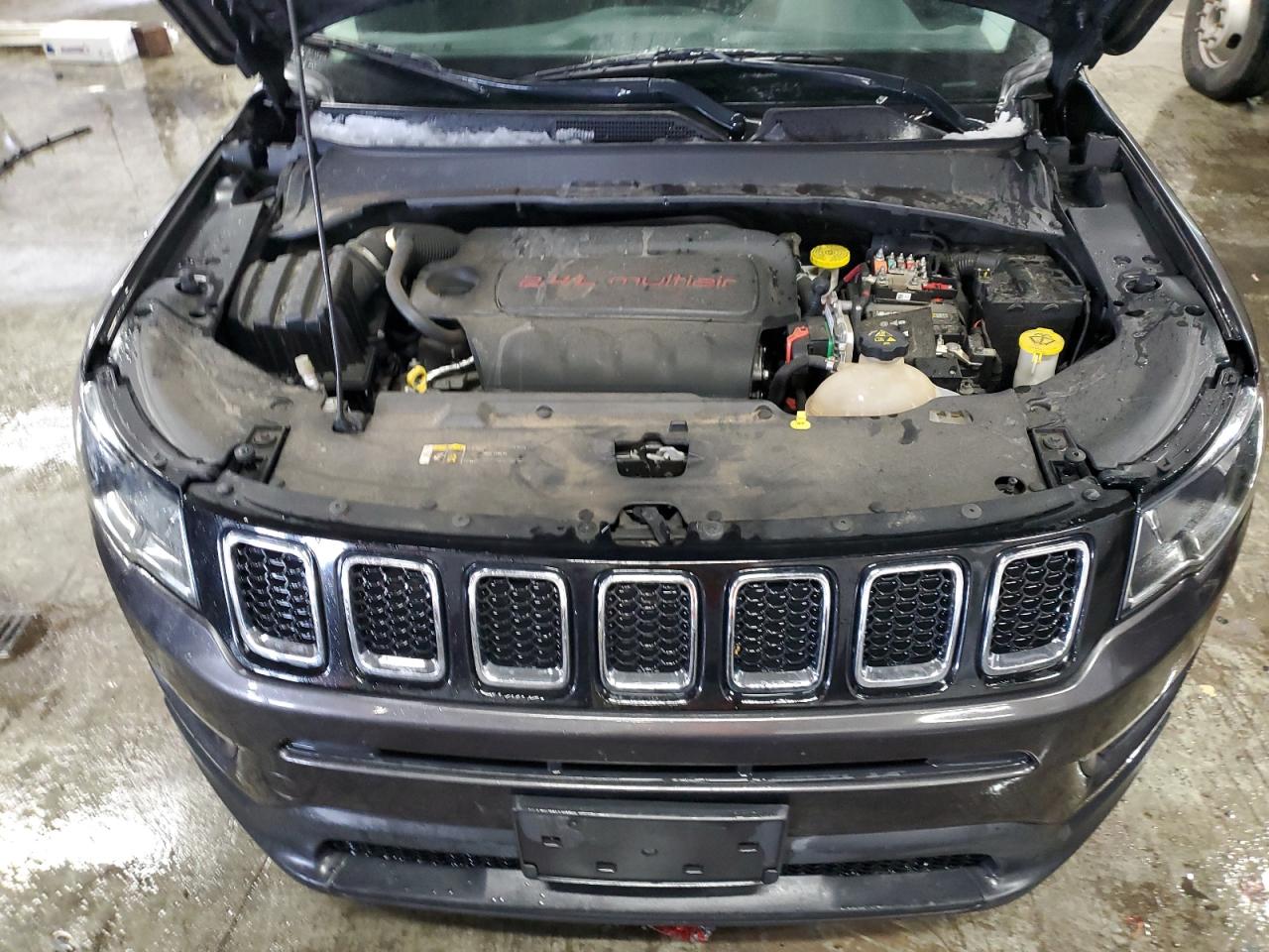 VIN 3C4NJDBB5JT457528 2018 JEEP COMPASS no.12