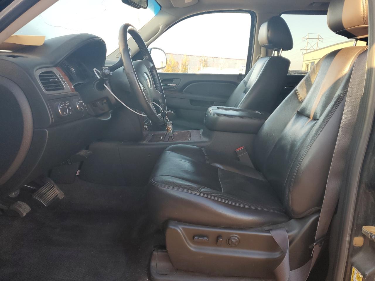 2011 Chevrolet Suburban - Image 7