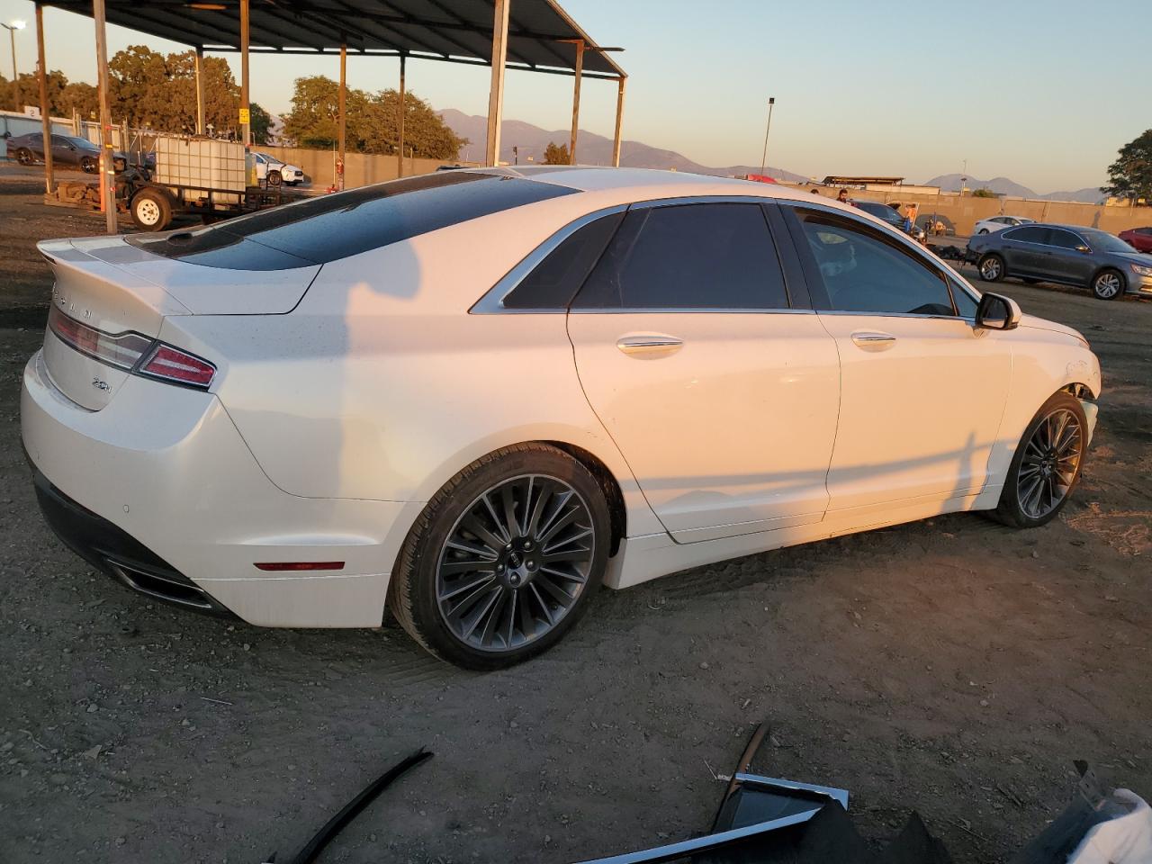 2016 Lincoln MKZ - Image 3