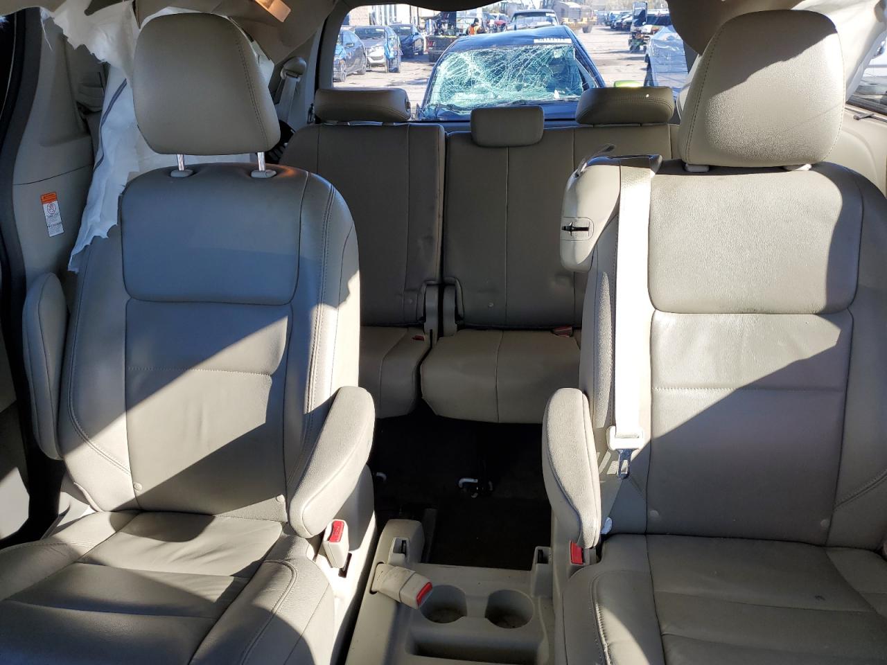 2015 Toyota Sienna - Image 10