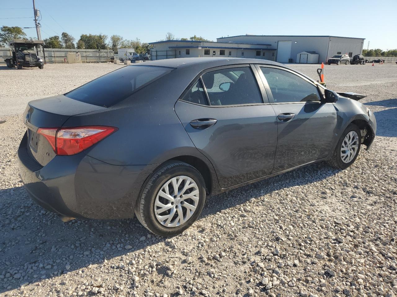 VIN 5YFBURHEXJP758467 2018 TOYOTA COROLLA no.3