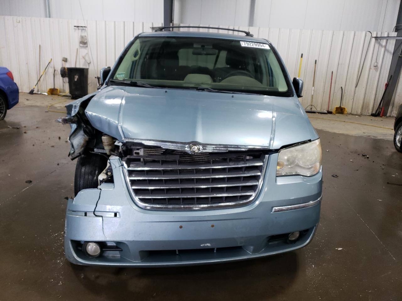 2010 Chrysler Town & Country - Image 5