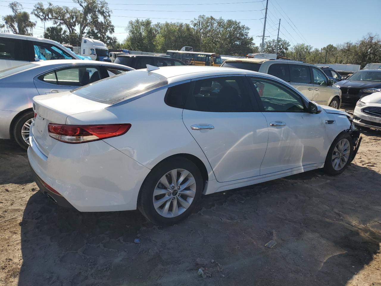 VIN 5XXGT4L34GG044854 2016 KIA OPTIMA no.3