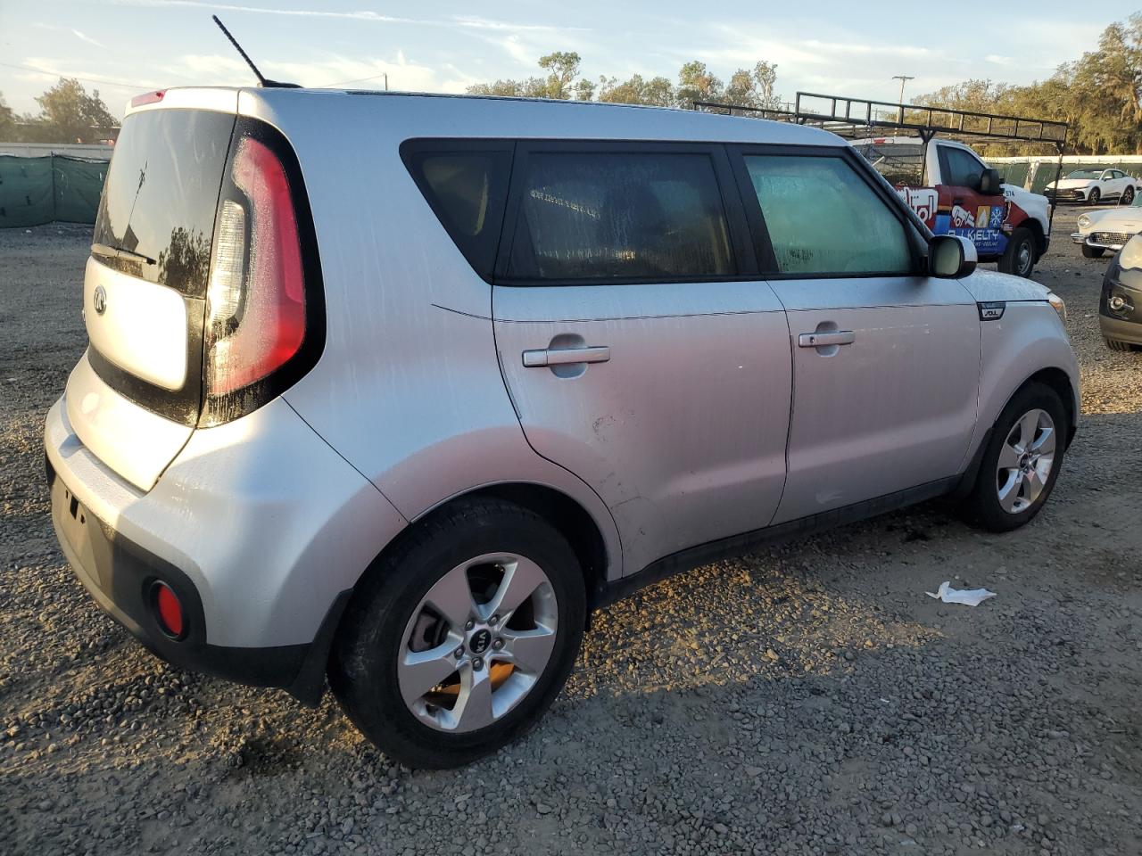 VIN KNDJN2A25H7421183 2017 KIA SOUL no.3