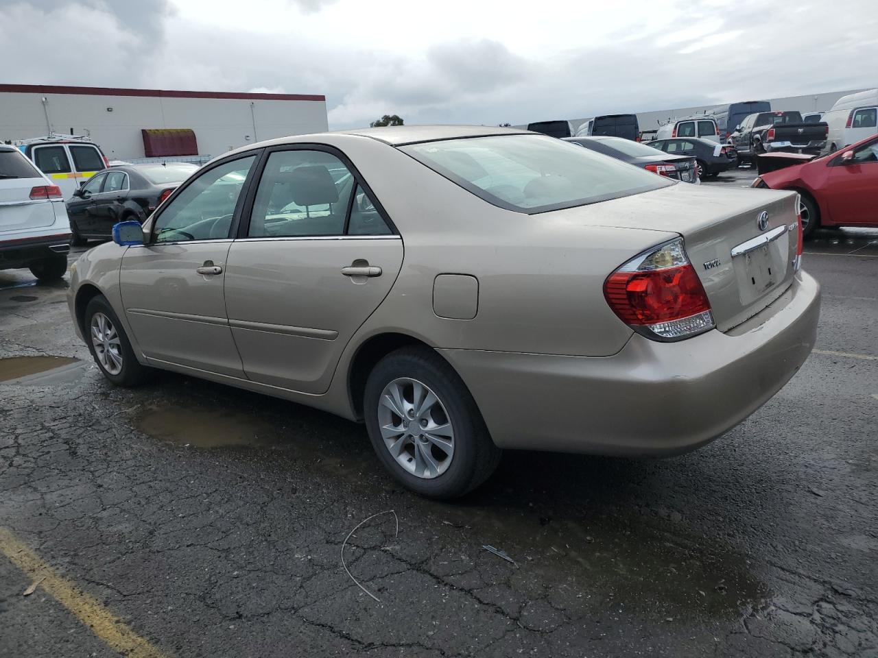 2005 Toyota Camry - Image 2