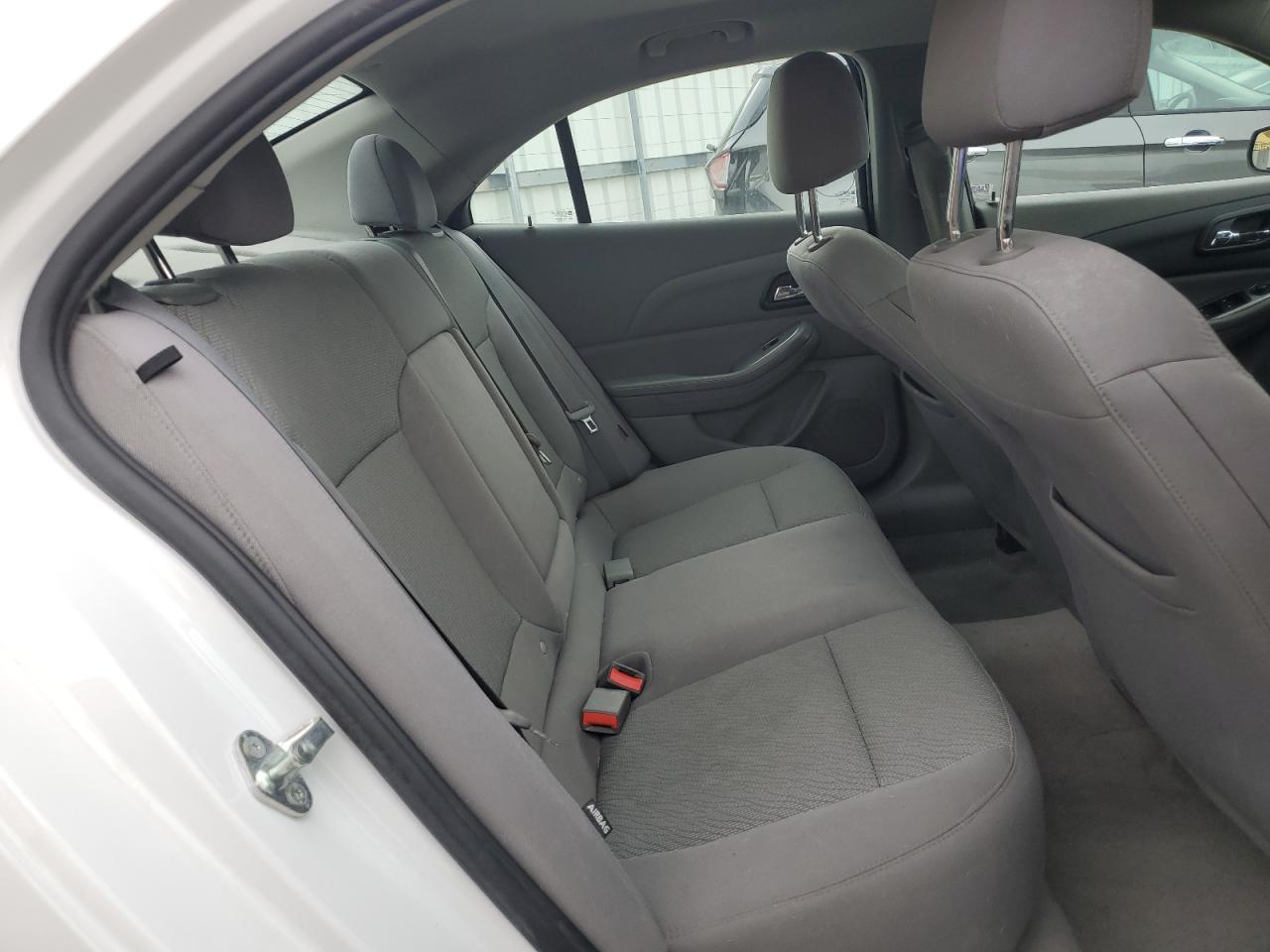 2015 Chevrolet Malibu - Image 10