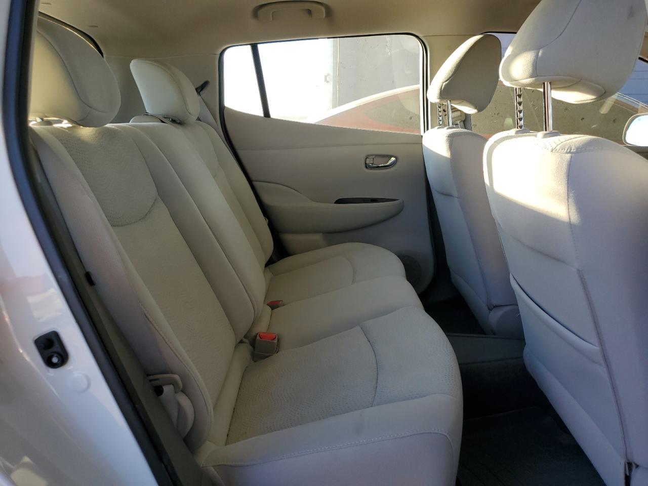 2017 Nissan Leaf - Image 10