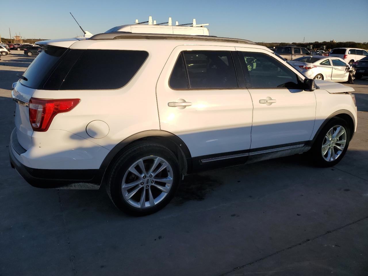 2019 Ford Explorer - Image 3