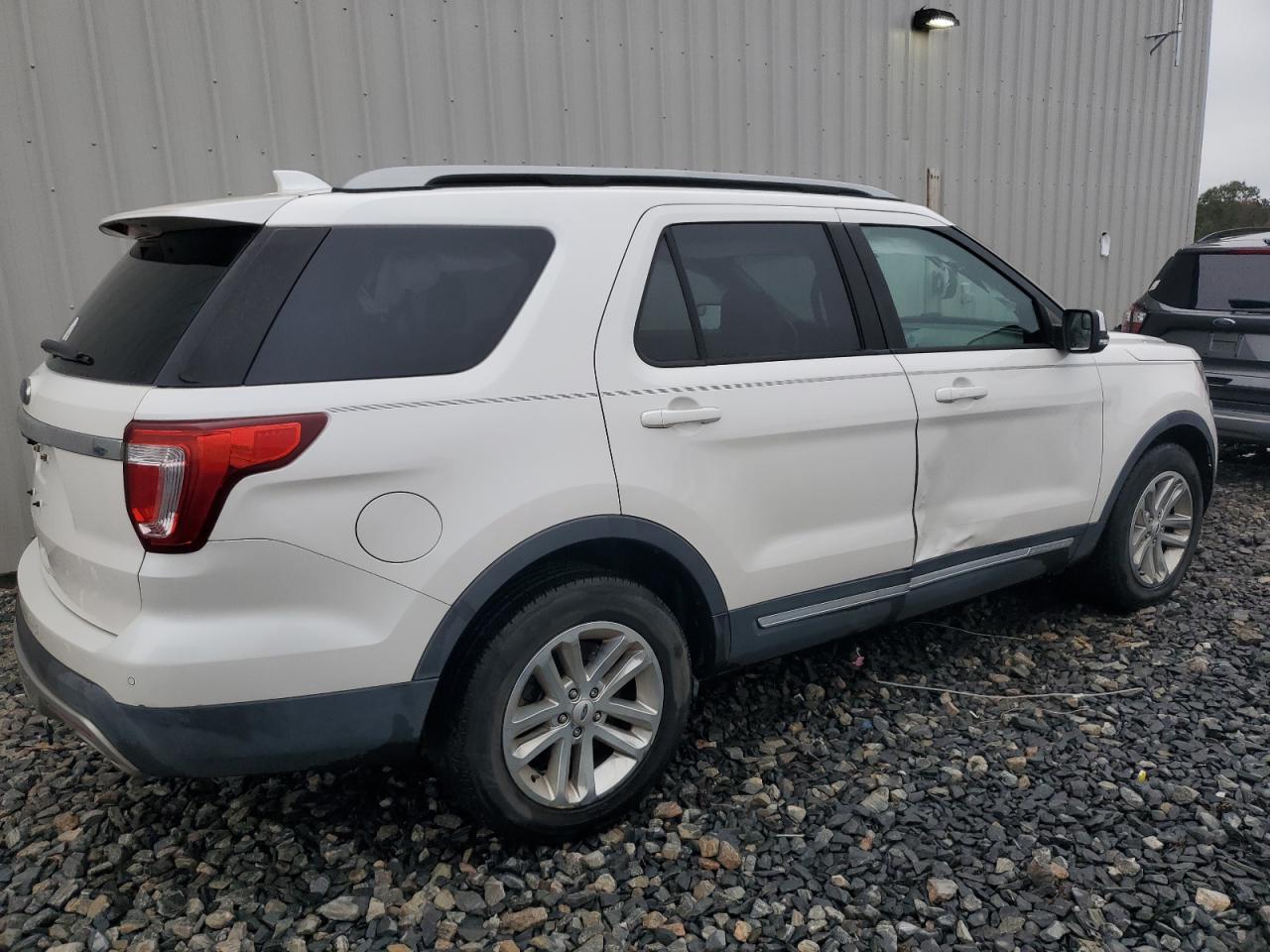 2017 Ford Explorer - Image 3