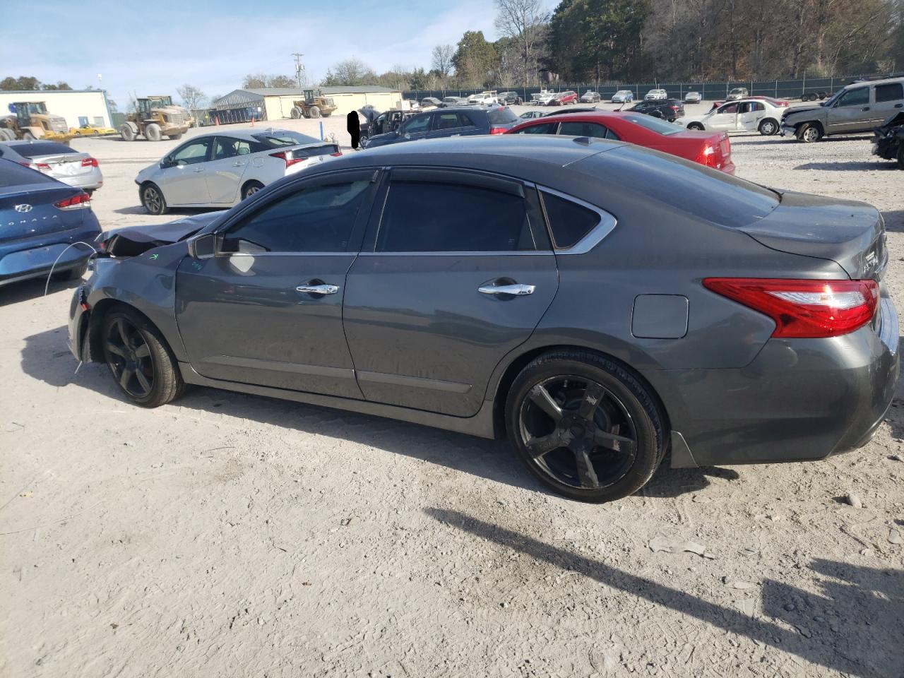 2017 Nissan Altima - Image 2