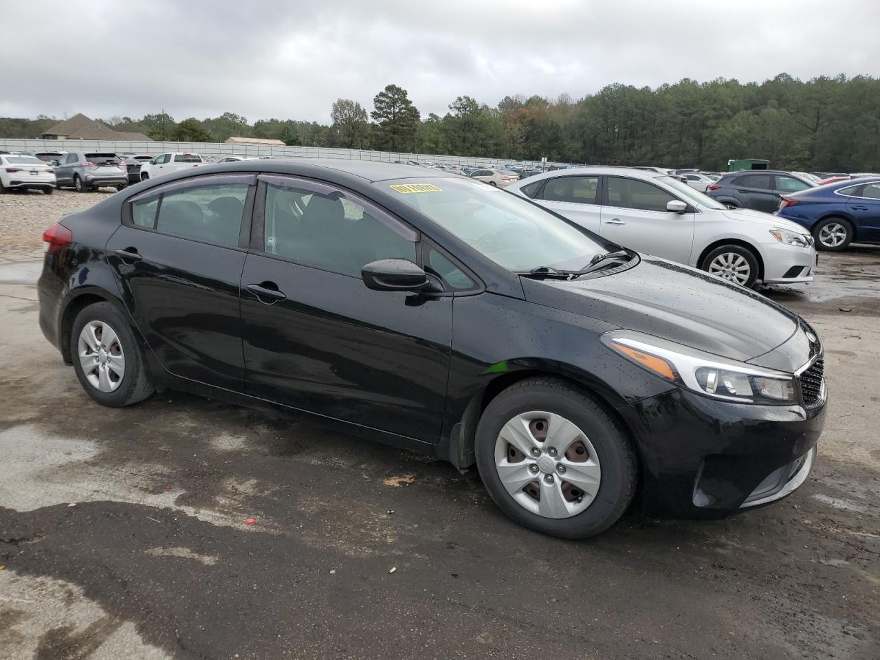 VIN 3KPFK4A77JE225306 2018 KIA FORTE no.4